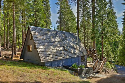 Dreamy Woodland Hideaway Grills, Fire Pit!