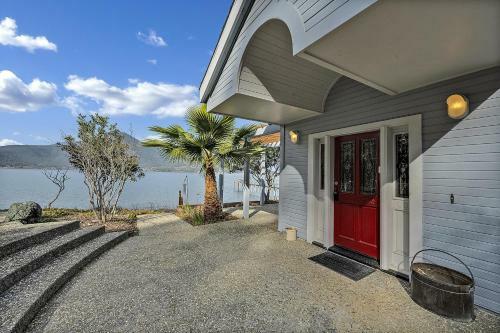 Falcon Haven- Waterfront Home With Spectacular Views