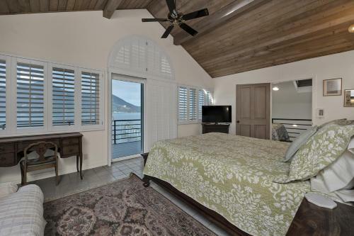Falcon Haven- Waterfront Home With Spectacular Views