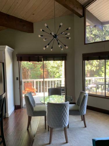 Lake View Chalet
