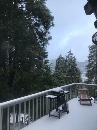 Lake View Chalet