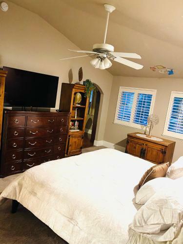 Spacious Master Bedroom With Private Office