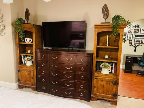 Spacious Master Bedroom With Private Office