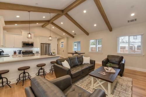Rustic Modern Home Near Sutter St &historic Folsom