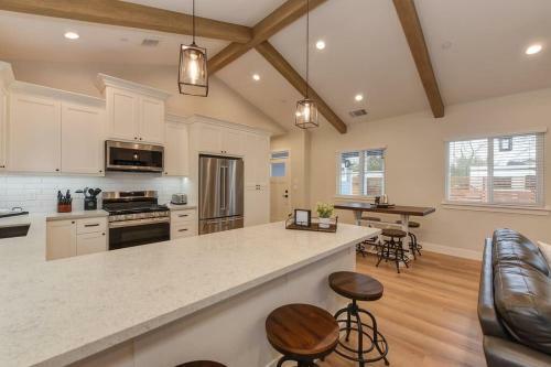 Rustic Modern Home Near Sutter St &historic Folsom