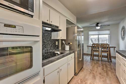 Idyllic Fresno Abode With Patio About 8 Mi To Dtwn!