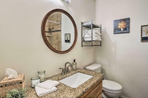 Idyllic Fresno Abode With Patio About 8 Mi To Dtwn!