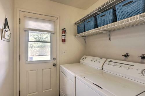 Idyllic Fresno Abode With Patio About 8 Mi To Dtwn!