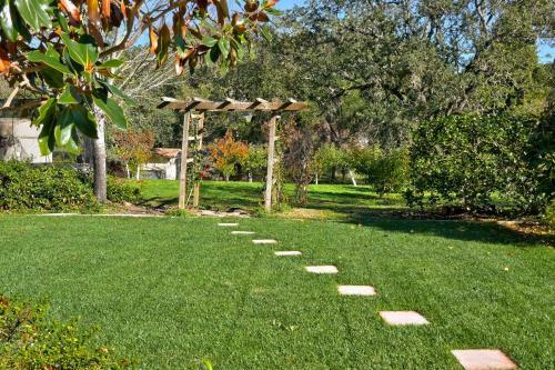 Chateau Chablis- Pool, Hot Tub, Fire Pit, And More!