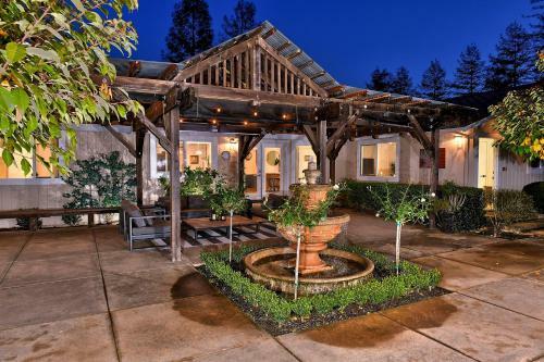 Chateau Chablis- Pool, Hot Tub, Fire Pit, And More!