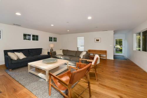 Chateau Chablis- Pool, Hot Tub, Fire Pit, And More!