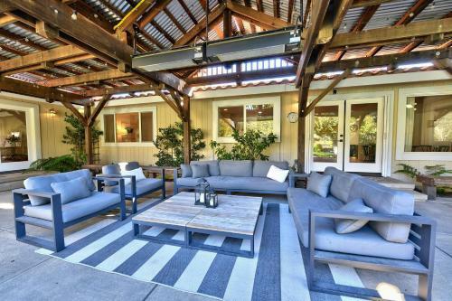 Chateau Chablis- Pool, Hot Tub, Fire Pit, And More!