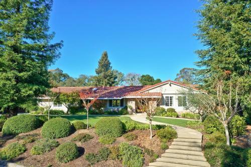 Chateau Chablis- Pool, Hot Tub, Fire Pit, And More!