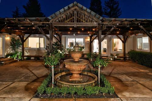 Chateau Chablis- Pool, Hot Tub, Fire Pit, And More!