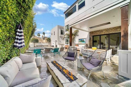Coastal Paradise . Steps To The Beach . Pool . Hot Tub
