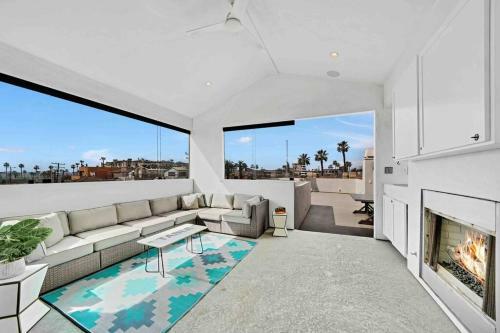 Coastal Paradise . Steps To The Beach . Pool . Hot Tub