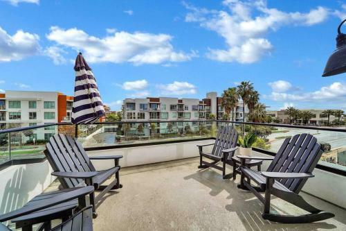 Coastal Paradise . Steps To The Beach . Pool . Hot Tub