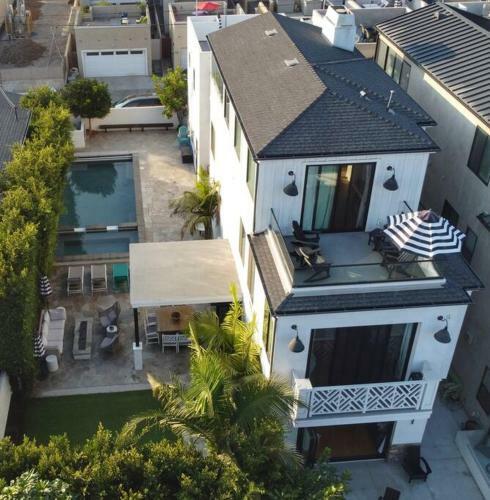 Coastal Paradise . Steps To The Beach . Pool . Hot Tub
