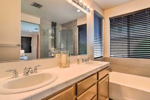 Indio Getaway With Private Oasis Hike And Golf!