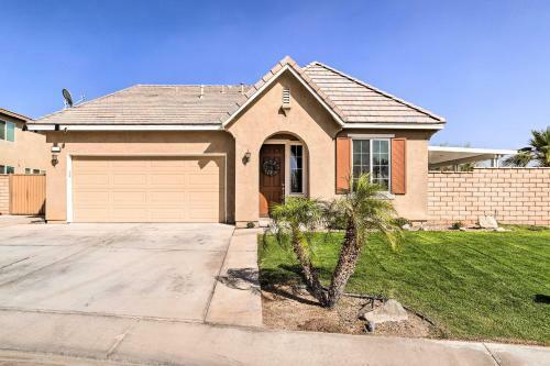 Indio Getaway With Private Oasis Hike And Golf!