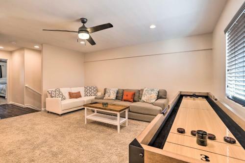 Indio Getaway With Private Oasis Hike And Golf!