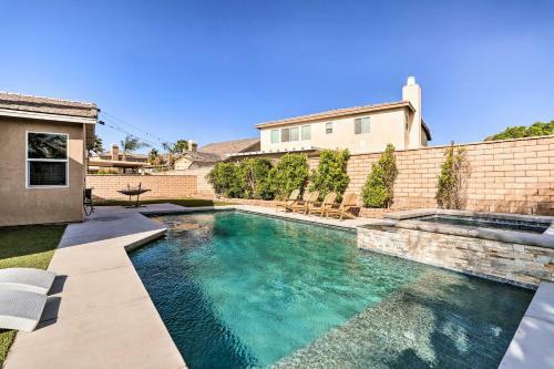 Indio Getaway With Private Oasis Hike And Golf!