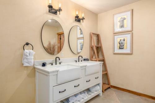 @ Marbella Lane - Modern Rustic Home In Jt