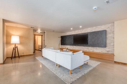 @ Marbella Lane - Modern Rustic Home In Jt