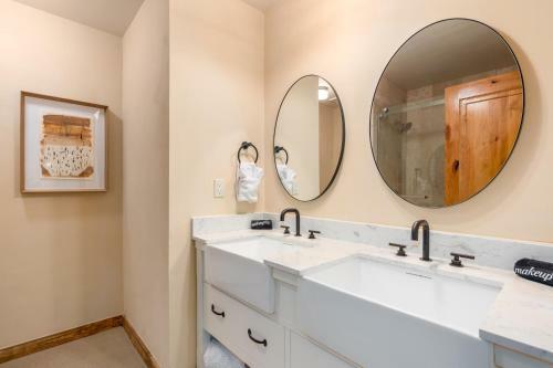 @ Marbella Lane - Modern Rustic Home In Jt