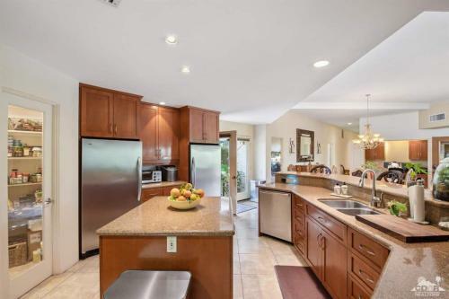 Laquinta Escape