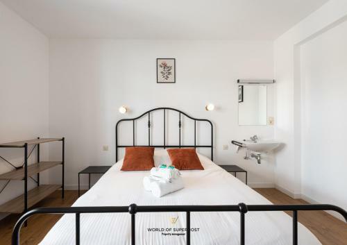 Bright Spacious Apartment