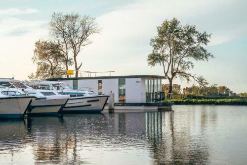 Homeboat Glamping