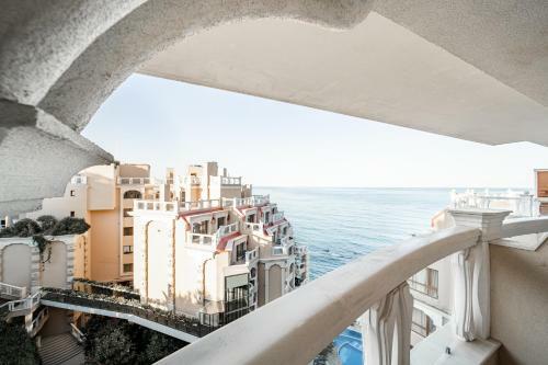 La Mer Luxury Apartments