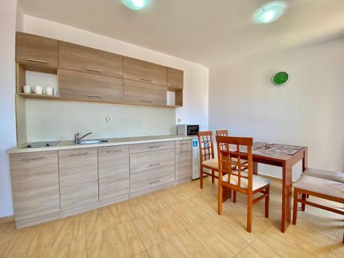 Aqua Dreams - Private Apartment - Bsr