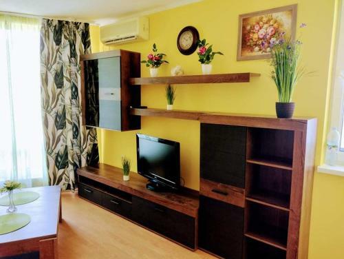 Summer Apartments Destination Bulgaria 2000 Crown,imperial,panorama Fort