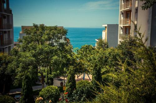 Summer Apartments Destination Bulgaria 2000 Crown,imperial,panorama Fort