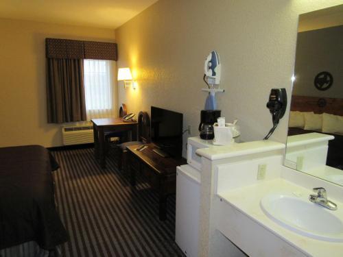 Atria Hotel And Rv