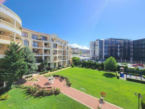 Royal Bay 2 - Private Apartment - Bsr