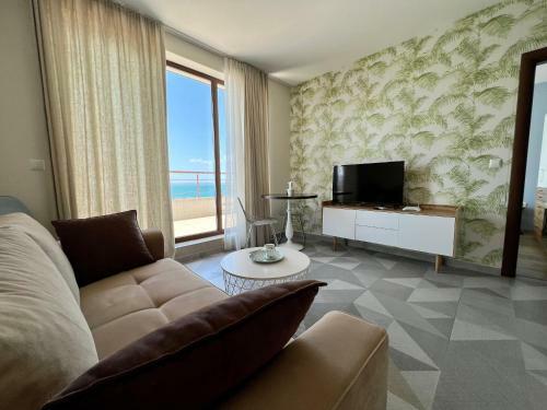 Romantic Getaway 1-bd Apartment With Sea View