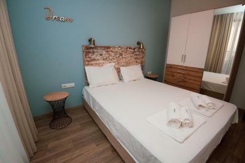Romantic Getaway 1-bd Apartment With Sea View
