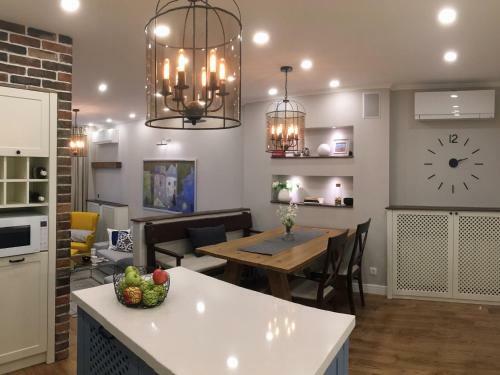 A Luxury Apartment With Patio And Bbq