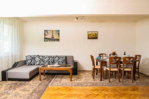 Krichim Apartments,three-bedroom, Large Apartment, Top Center