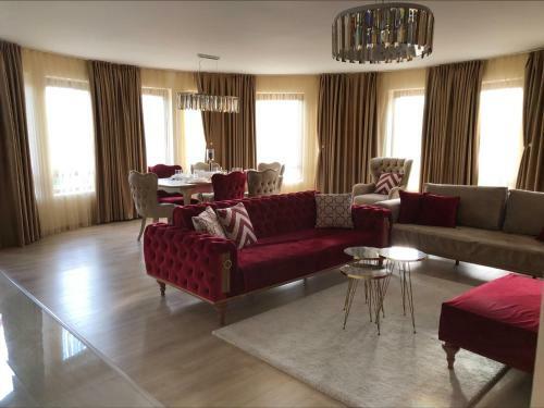 Luxury Two Bedroom Apartment With Private Parking