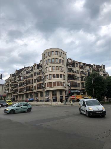 Luxury Two Bedroom Apartment With Private Parking