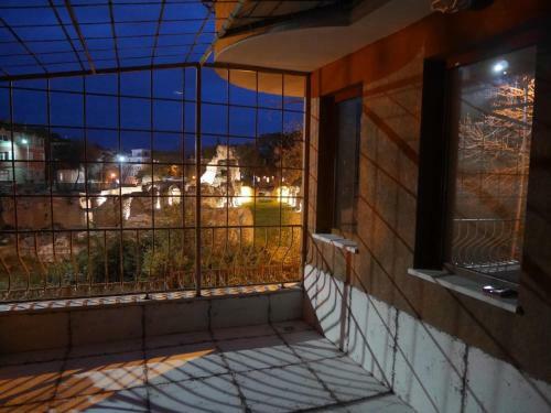Roman Thermae 2bdrm Sunny Apartment