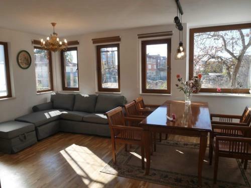 Roman Thermae 2bdrm Sunny Apartment