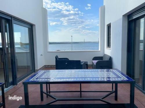 Dek001 Riverview Modern Townhouse In Centre Of Ay