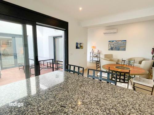 Dek001 Riverview Modern Townhouse In Centre Of Ay