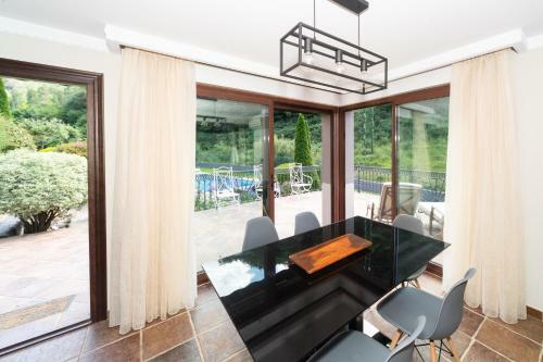 Sarren Villa W/ Pool