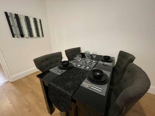 Superb House - 2 Lorn Street